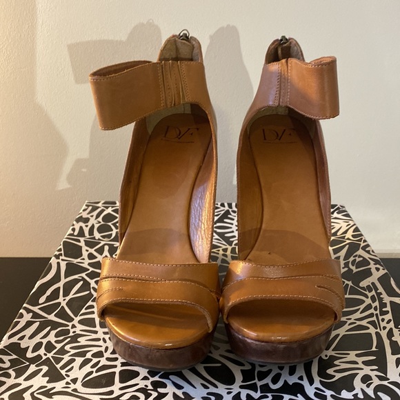 Pre-Owned Diane von Fürstenberg MUSE WEDGE PLATFORM  SANDAL - Picture 2 of 12